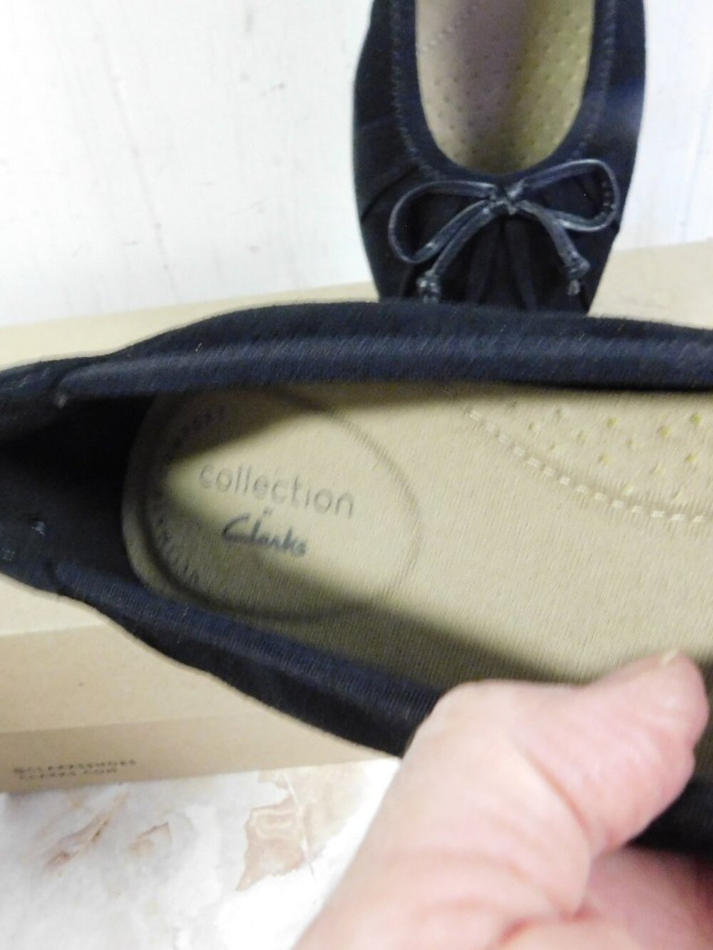 Clarks Black Suede Ballerina Flat Style Shoes sz 7 Med - Picture 3 of 9